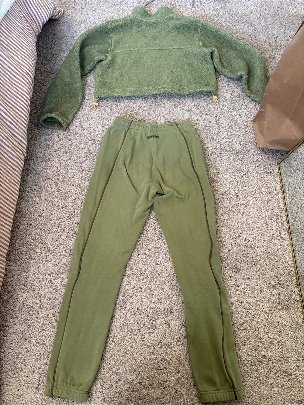 Nike Air Olive Green Fleece Half-Zip Cropped Pullover & Jogger Set